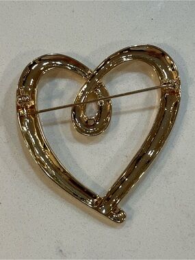 Vintage Gold Tone Heart Pin Brooch